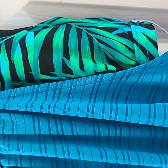 ZEROXPOSUR BRAND WOMEN'S TROPICAL BLUE AND BLACK TANKINI WITH BRA SIZE XS - Picture 4 of 14